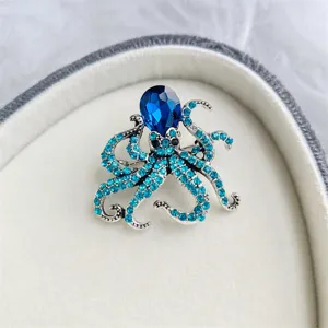 Kreative Ozean-Serie Oktopus-Brosche mit funkelnden blauen Strasssteinen und Kristallen
