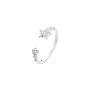 Elegante zilveren open ring in stervorm met fonkelende witte zirkonia edelsteentjes