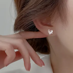 Elegante Schmetterling Ohrstecker Trendige Kupfer Strass Insekten Ohrringe Filigrane Silberfarbene Kristall Ohrringe Für Damen Schmuck Geschenk