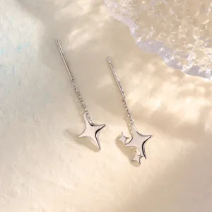 Elegante asymmetrische silberne vierzackige Stern-Ohrfaden-Ohrringe für Damen