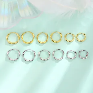 Orecchini a cerchio Möbius intrecciati minimalisti in oro e argento in varie dimensioni