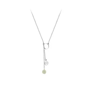 Elegante collana con gatto in giada Hetian minimalista con moneta portafortuna e nappa.
