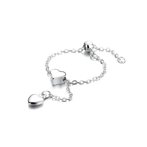 Eleganter verstellbarer Silberkettenring mit minimalistischen Herzmotiven für Damen