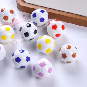 Mini Ornamento da Calcio in Resina 3D Pendente da Calcio a Tema Sportivo Colorato per Accessori per la Creazione di Gioielli Portachiavi Fai-da-te