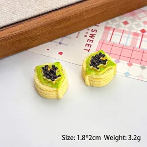 Gros plan de gâteaux miniatures en résine pour maison de poupées accessoires DIY