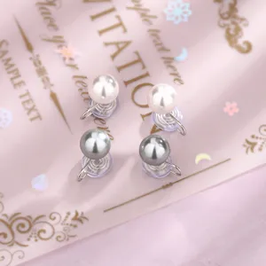 Eleganti orecchini a clip con perle tonde in rosa e grigio argento per orecchie senza buco
