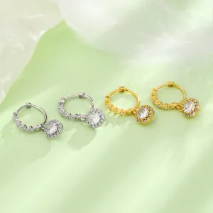Boucles d'oreilles créoles avec pendentifs en zircone rond en or et argent sur plumes