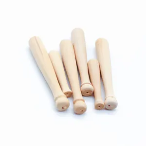 Gedetailleerd overzicht van zes kleine onafgewerkte houten honkbalknuppels voor knutselen.