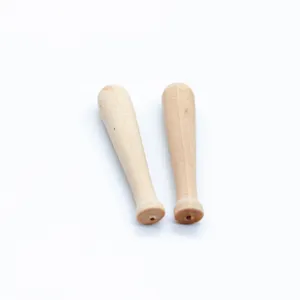 Paar mini-honkbalknuppels van onbehandeld natuurlijk hout voor doe-het-zelf creaties