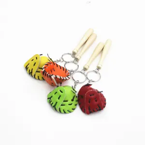 Set van mini honkbalhandschoen en knuppel sleutelhangers in vier heldere kleuren