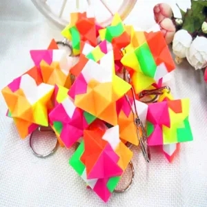 Detail of 2.5cm colorful star-shaped puzzle cube keychains for kids