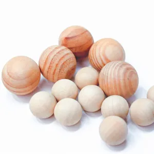 Natuurlijke mini houten ballen en ronde kralen in diverse maten voor DIY creaties.