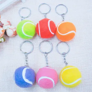 Set de seis mini llaveros de pelotas de tenis de colores con anillos plateados de regalo
