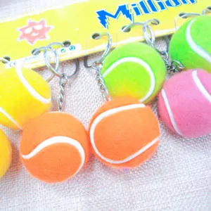 Llaveros de mini pelotas de tenis de colores con textura suave y anillos de metal