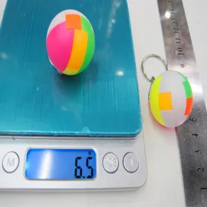 Close-up showing the 6.5g weight and 2.5cm size of this colorful puzzle ball keychain