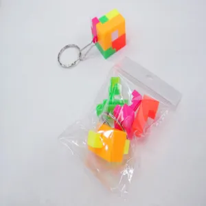 2.5CM mini puzzle cube keychain featuring colorful interlocking pieces in transparent packaging.