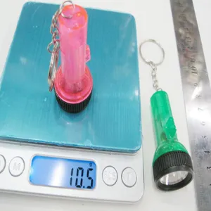 Detailansicht der Mini-LED-Taschenlampen-Schlüsselanhänger mit Gewichtsangabe