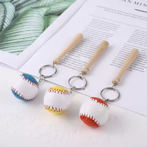 Set van drie honkbal en mini-knuppel sleutelhangers in diverse kleuren met houten afwerking.