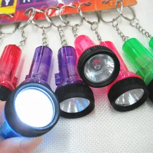 Set aus bunten Mini-LED-Taschenlampen-Schlüsselanhängern mit hellem Leuchteffekt