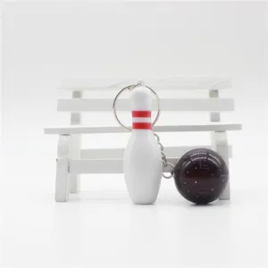 Creatieve bowling pin en bal sleutelhanger gemaakt van hoogwaardig ABS-materiaal.