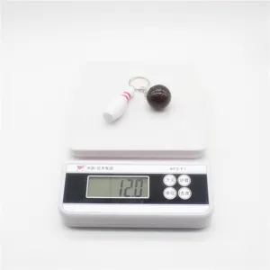 Creatieve bowling pin en bal sleutelhanger van lichtgewicht ABS materiaal weegt 12 gram
