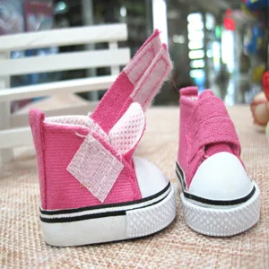 Detaillierte Ansicht von 5cm rosa Mini-Puppen-Turnschuhen mit Klettverschluss für BJD