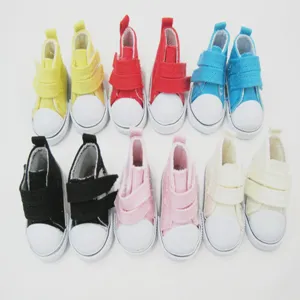 Detailansicht von 5cm Puppenschuhen aus Segeltuch in verschiedenen Farben mit Klettverschluss
