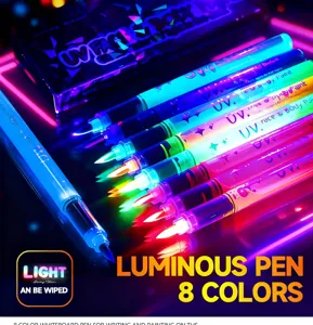 Vista dettagliata di 8 penne per body paint UV fluorescenti che brillano sotto luce nera
