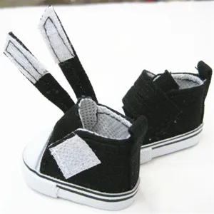 Detailansicht der 5cm Miniatur-Puppenschuhe aus schwarzem Canvas mit Klettverschluss.