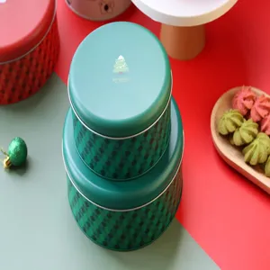 Boîte en fer-blanc ronde moyenne de Noël, design à carreaux verts avec arbre pour bonbons.
