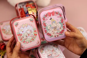 Boîte en fer blanc portable boîte de rangement de dessin animé mignon boîte cadeau de bonbons avec poignée