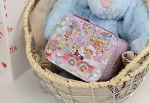 Boîte à bonbons de mariage violette avec dessin mignon, boîte cadeau en métal pour fête.