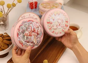Boîte cadeau ronde en fer-blanc, joli emballage de biscuits illustration dessin animé.
