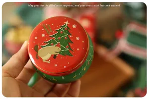 Jolie boîte en fer-blanche ronde et bombée de Noël pour bonbons et emballage de cadeaux.