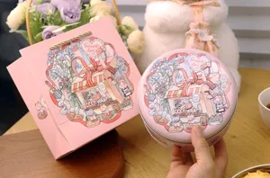 Scatola decorativa in latta rosa con coniglio e sacchetto regalo per biscotti