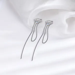 Silberne Schleife lange Quaste Ohrknochenclips mit Mondstein und Zirkon Detail