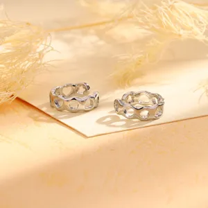 Pendientes de clip plateados con estrellas y corazones, diseño ancho sin agujero.