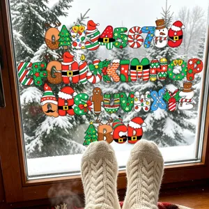 Stickers de Noël lettres et chiffres festifs posés sur une vitre enneigée en hiver