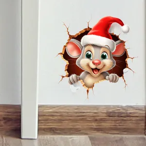 Adesivo murale 3D con topo di Natale che spunta da una parete crepata su muro bianco