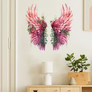 Primo piano dell'adesivo murale ali di piuma rosa con dettagli di viti floreali verdi.