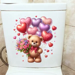 Detail van waterbestendige Valentijnsdag beer sticker met hartballonnen op toilet