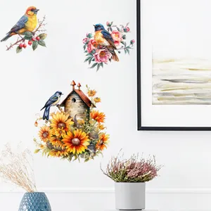 Adesivi murali con uccelli e fiori ad acquerello in un ambiente domestico moderno.