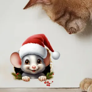 Vista dettagliata dell'adesivo murale 3D topo di Natale su una parete bianca