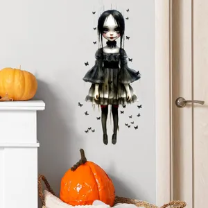 Gedetailleerd overzicht Halloween horror meisje muursticker met vlinders voor decoratie
