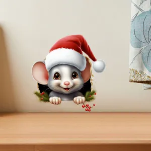 Dettaglio adesivo murale natalizio 3D con un simpatico topo e cappello di Natale