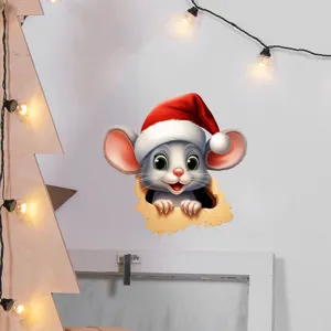Vista dettagliata dell'adesivo murale 3D topo di Natale con cappello decorativo