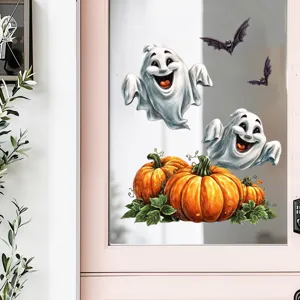 Détail de stickers fenêtre Halloween avec motifs fantômes et citrouilles sur verre