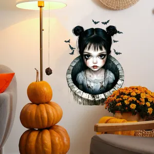 Halloween gotisch meisje muursticker detail in een gezellige woonkamer setup.