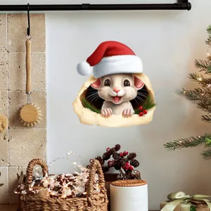 Simpatico adesivo murale topo di Natale che sbircia dal muro in una cucina accogliente