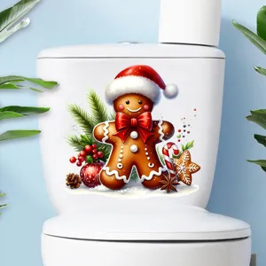 Gros plan d'un autocollant de Noël bonhomme de pain d'épices sur un réservoir de toilettes